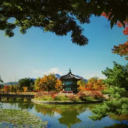 紅葉に染まる景福宮・香遠亭